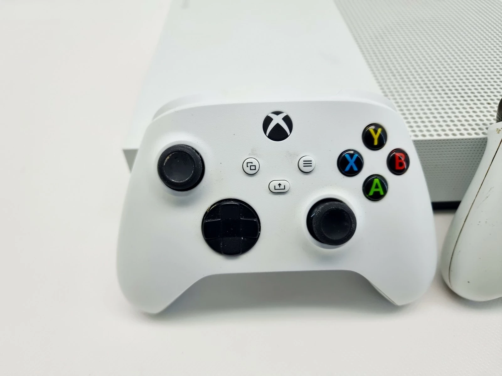 konsola-xbox-one-s-1tb-dwa-pady-ean-gtin-5900626836470