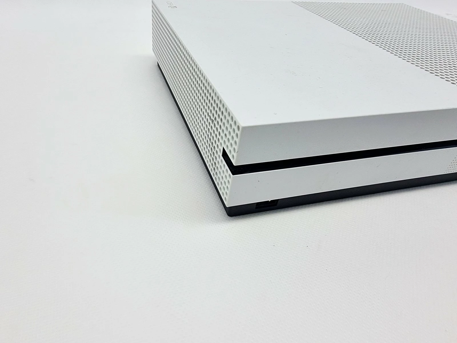 konsola-xbox-one-s-1tb-dwa-pady-liczba-kontrolerow-w-zestawie-205994-225550