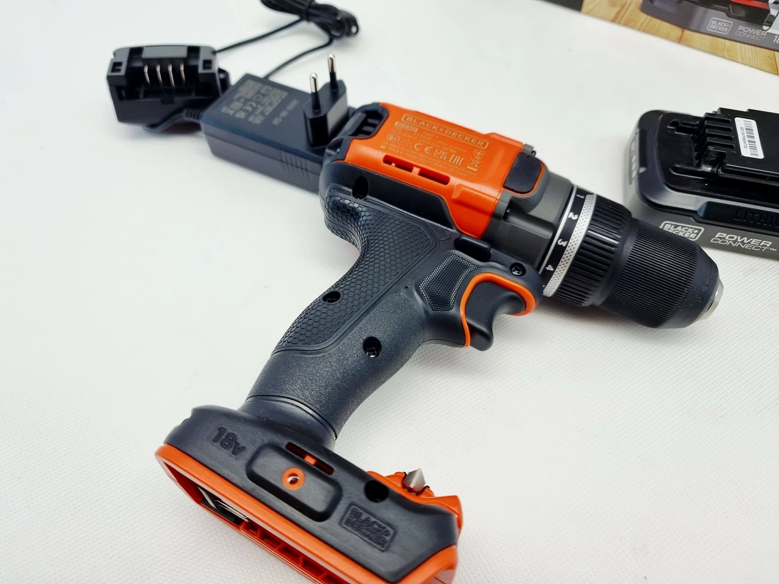wiertarko-wkretarka-black-decker-bcd382d1xc-pojemnosc-akumulatora-200