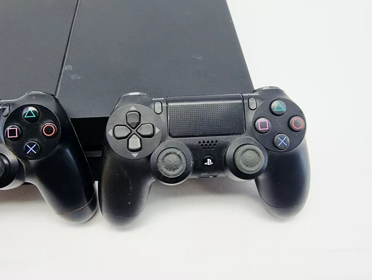 konsola-ps4-500gb-dwa-pady-stan-11323-2