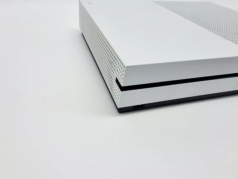 konsola-xbox-one-s-1tb-dwa-pady-liczba-kontrolerow-w-zestawie-205994-225550