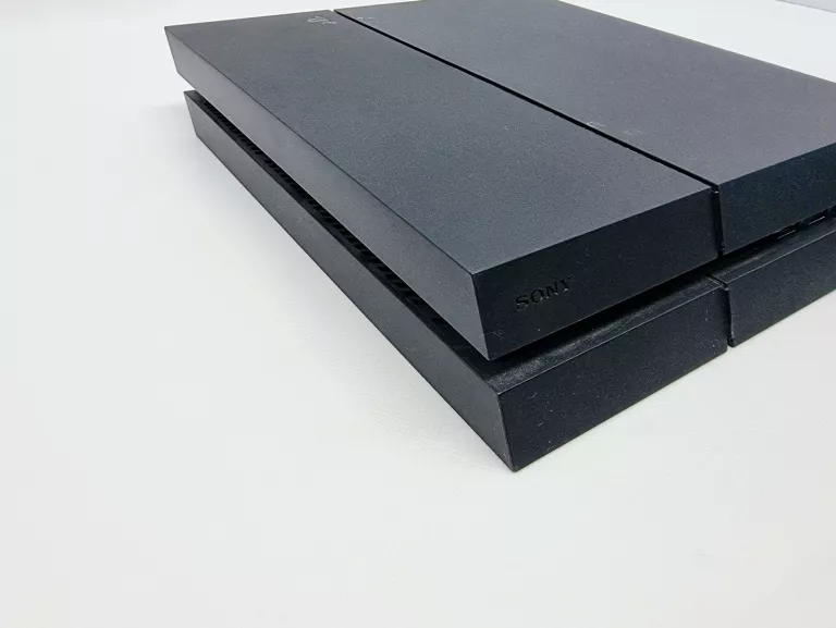 konsola-ps4-500gb-dwa-pady-waga-produktu-270