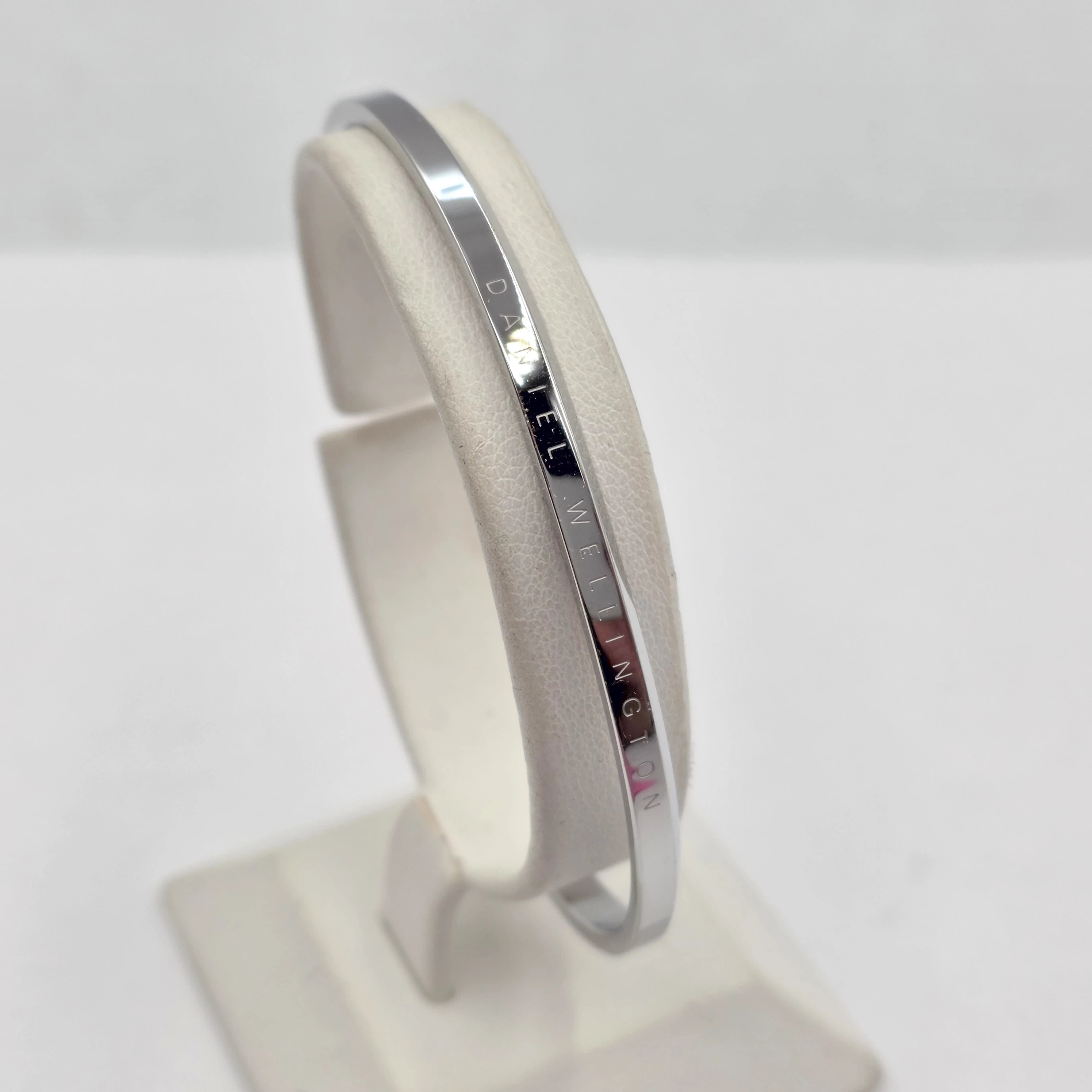 bransoletka-ze-stali-daniel-wellington-srebrna-stan-11323-2