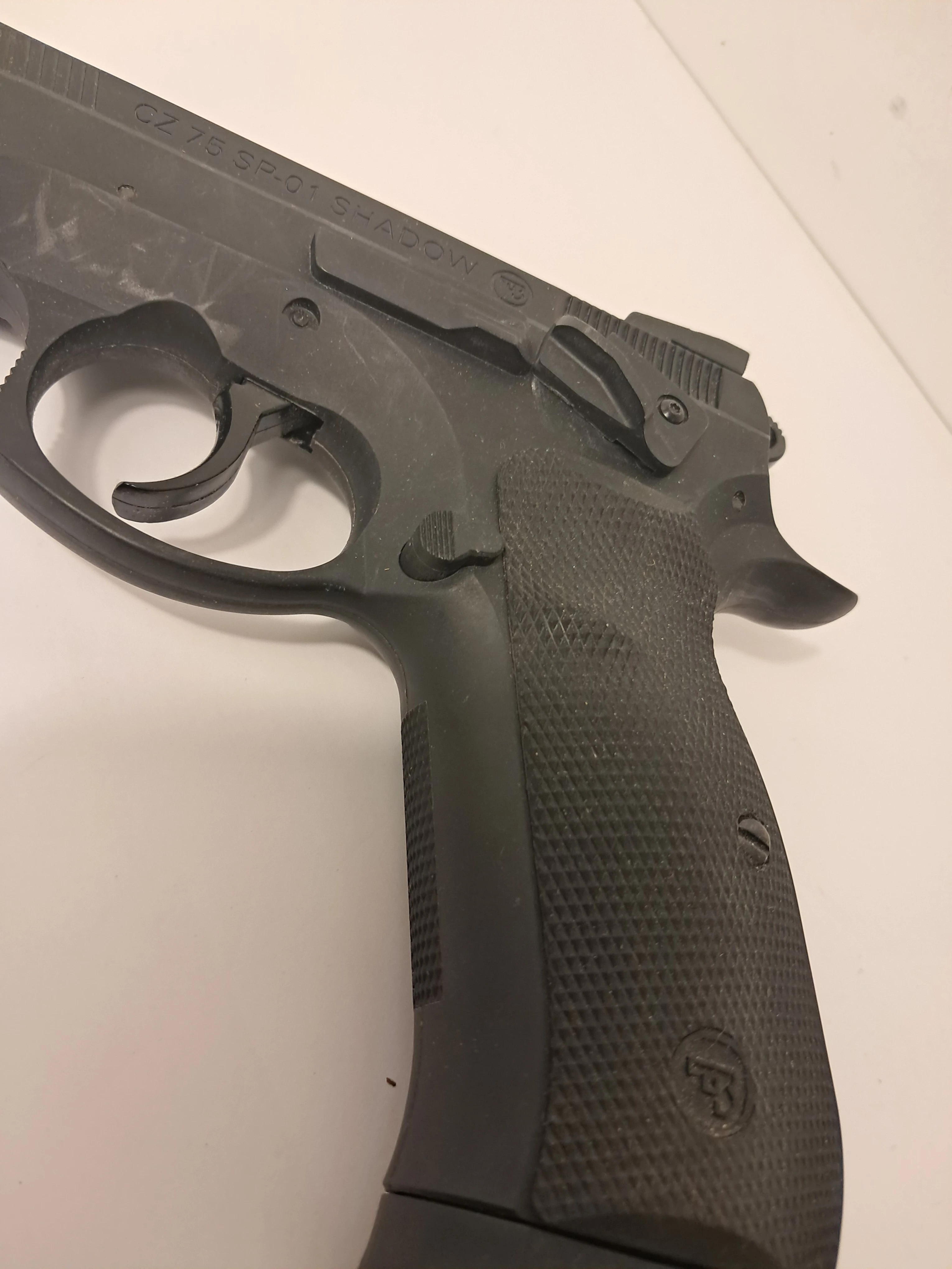 wiatrowka-asg-cz-75-sp-01-shadow-replika-pistoletu-bojowego-co2-kod-producenta-cz-75-sp-01-shadow