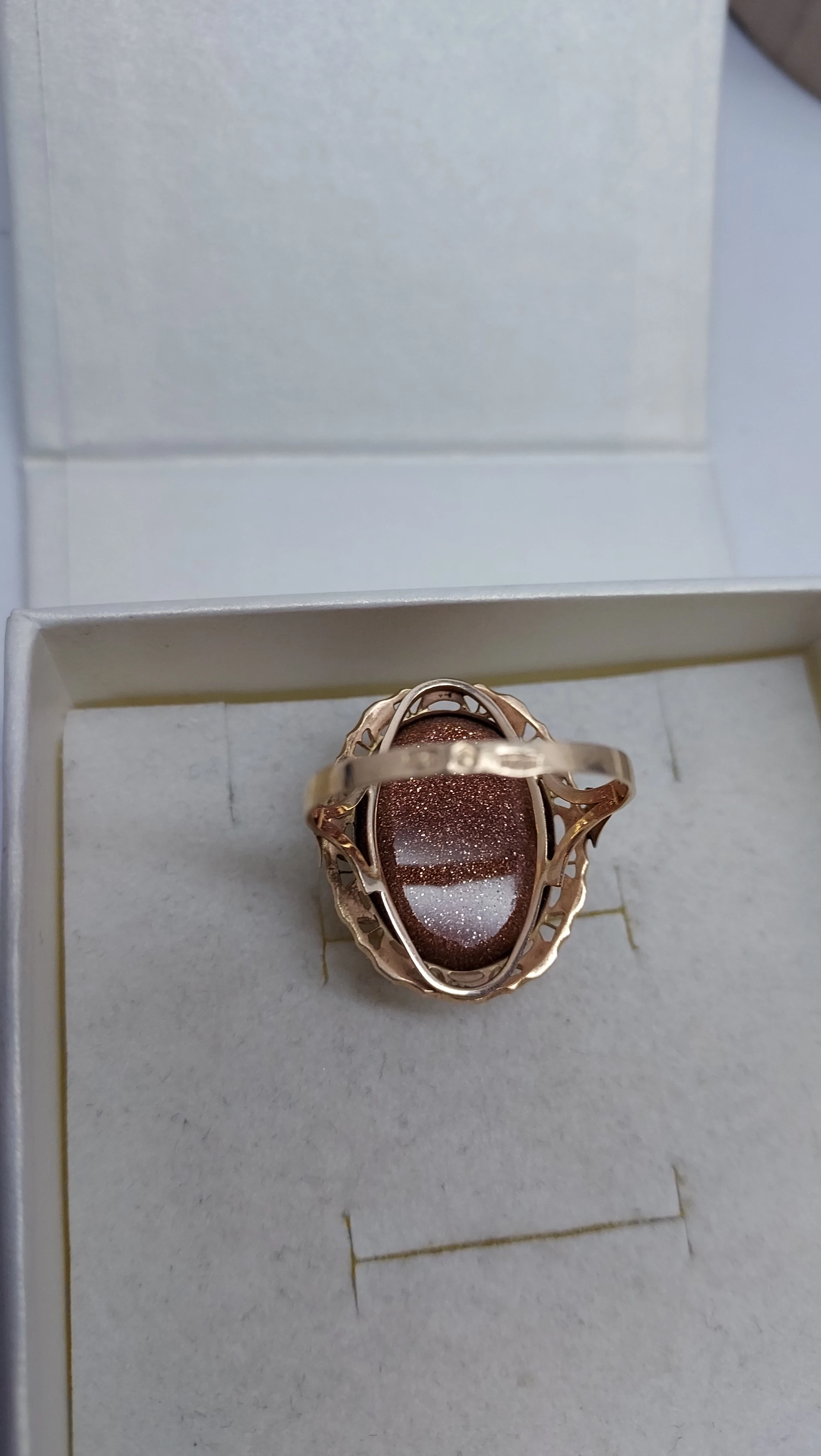 piekny-uzywany-piersconek-z-piaskiem-pustyni-704585-stan-11323-2