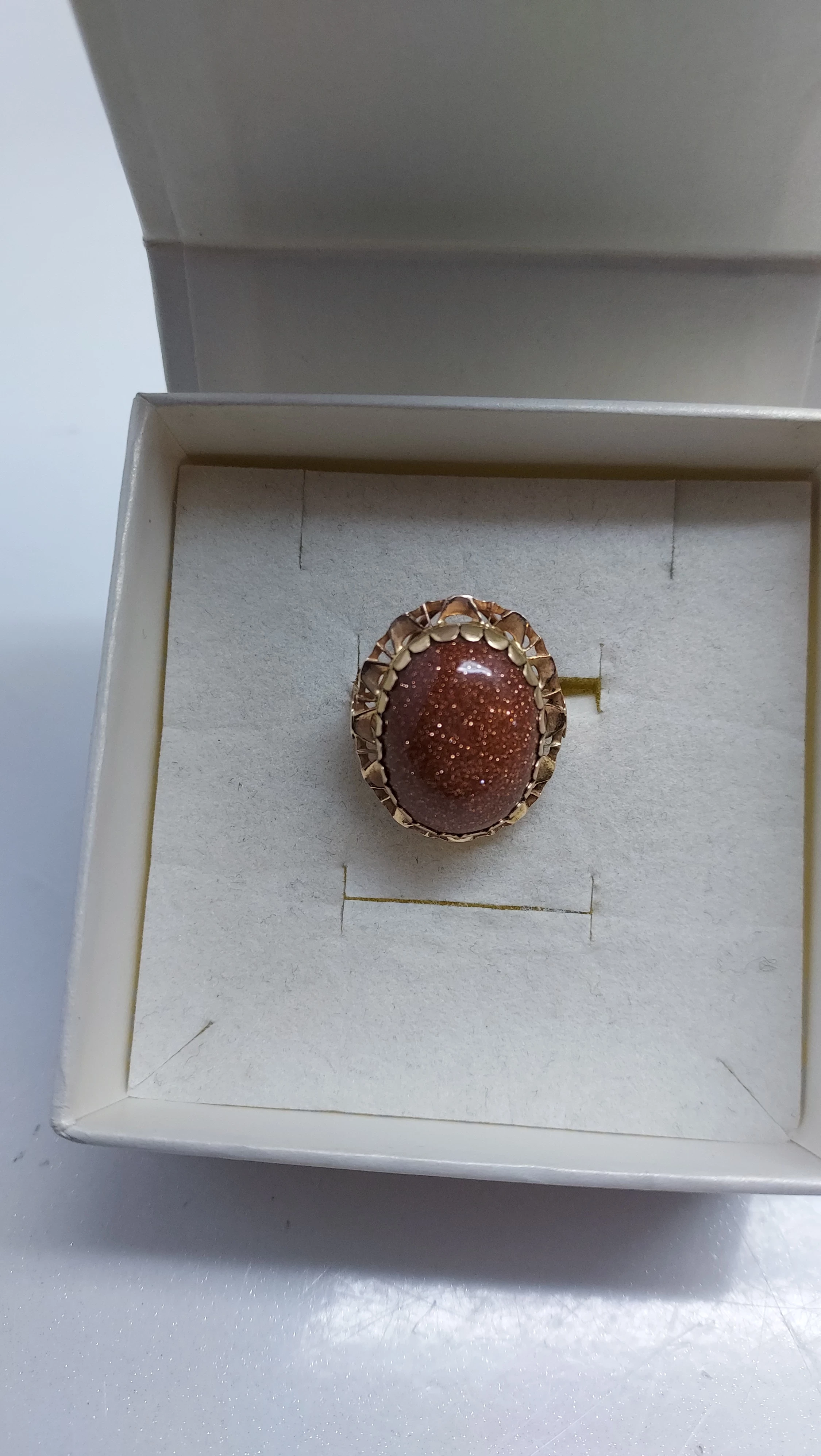 piekny-uzywany-piersconek-z-piaskiem-pustyni-704585-rodzaj-2205-2