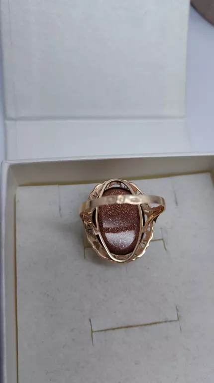 piekny-uzywany-piersconek-z-piaskiem-pustyni-704585-stan-11323-2