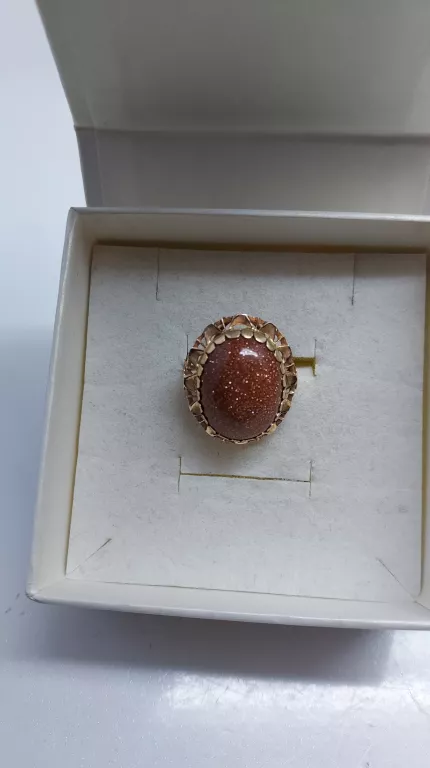 piekny-uzywany-piersconek-z-piaskiem-pustyni-704585-rodzaj-2205-2