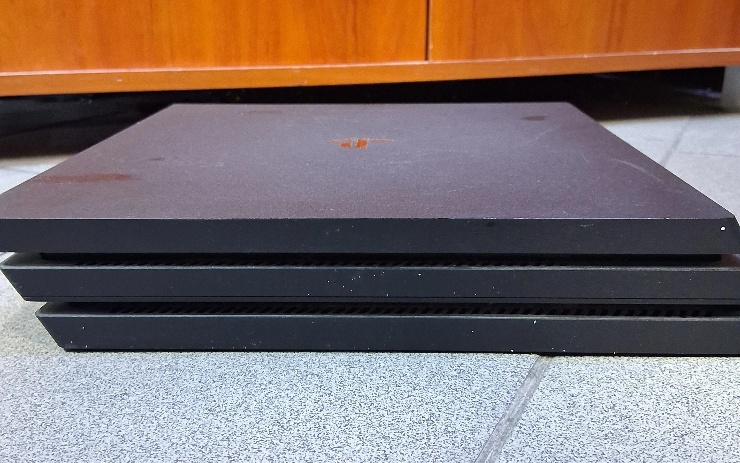 konsola-sony-ps4-pro-cuh-7116b-kod-producenta-cuh-7116b