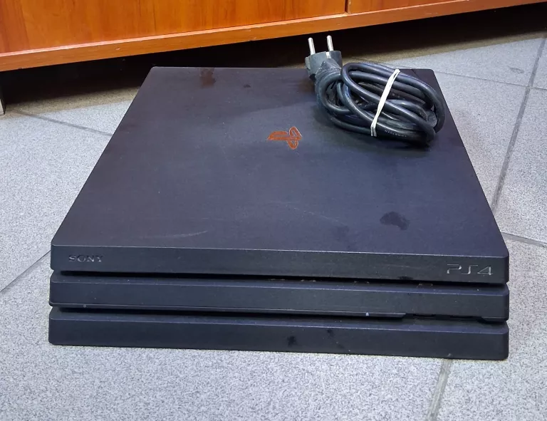konsola-sony-ps4-pro-cuh-7116b-wyszynskiego-243-gniezno
