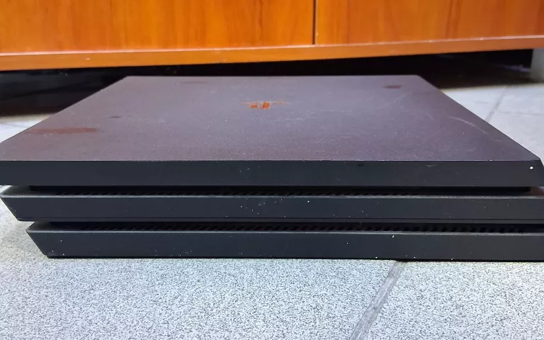 konsola-sony-ps4-pro-cuh-7116b-kod-producenta-cuh-7116b