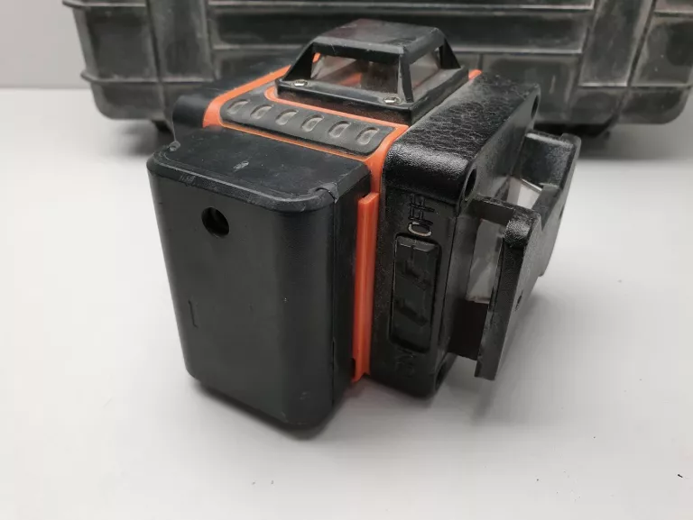 poziomica-laserowa-heckermann-4dl-zestaw-walizka-stan-11323-2