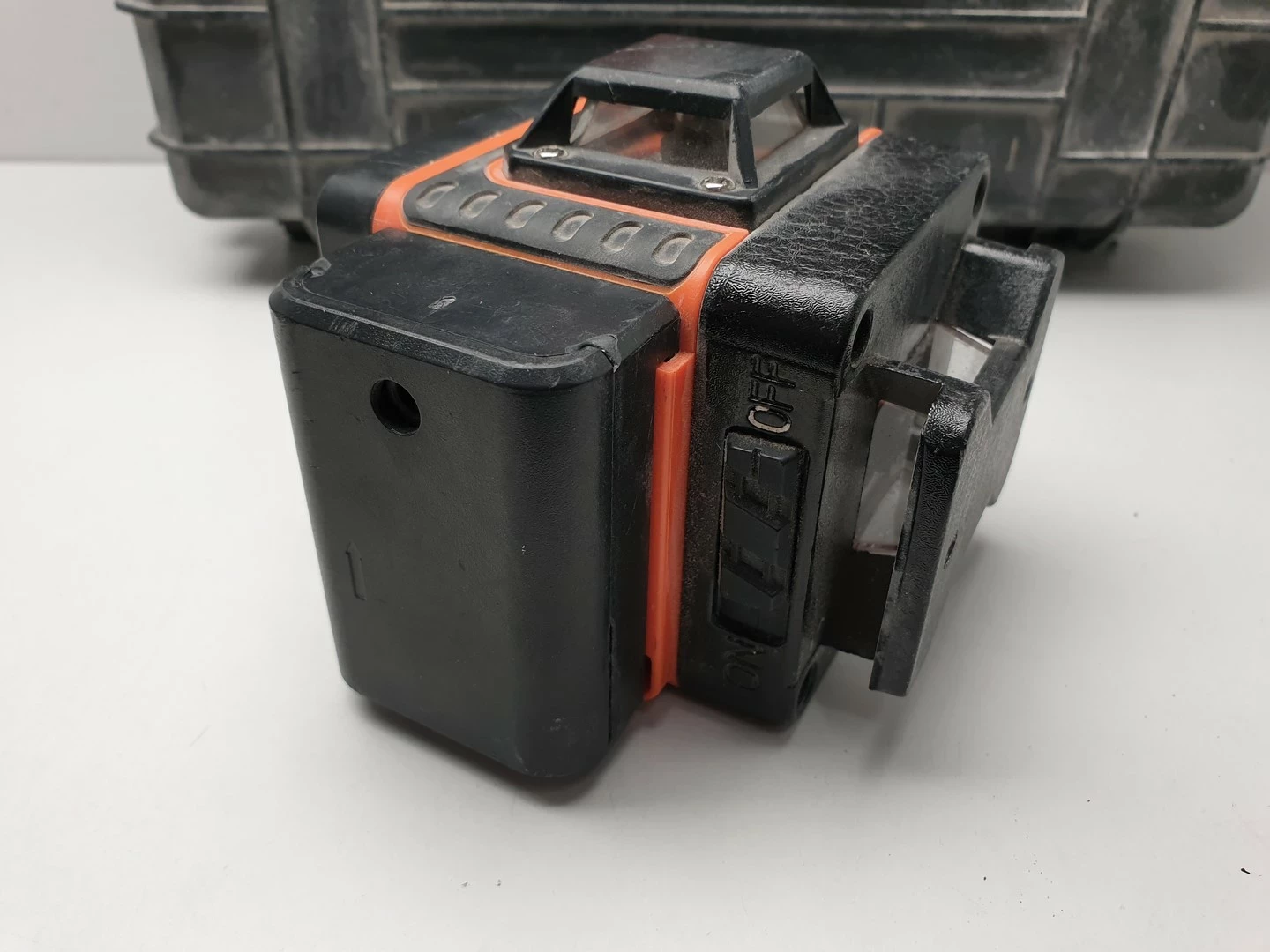 poziomica-laserowa-heckermann-4dl-zestaw-walizka-stan-11323-2