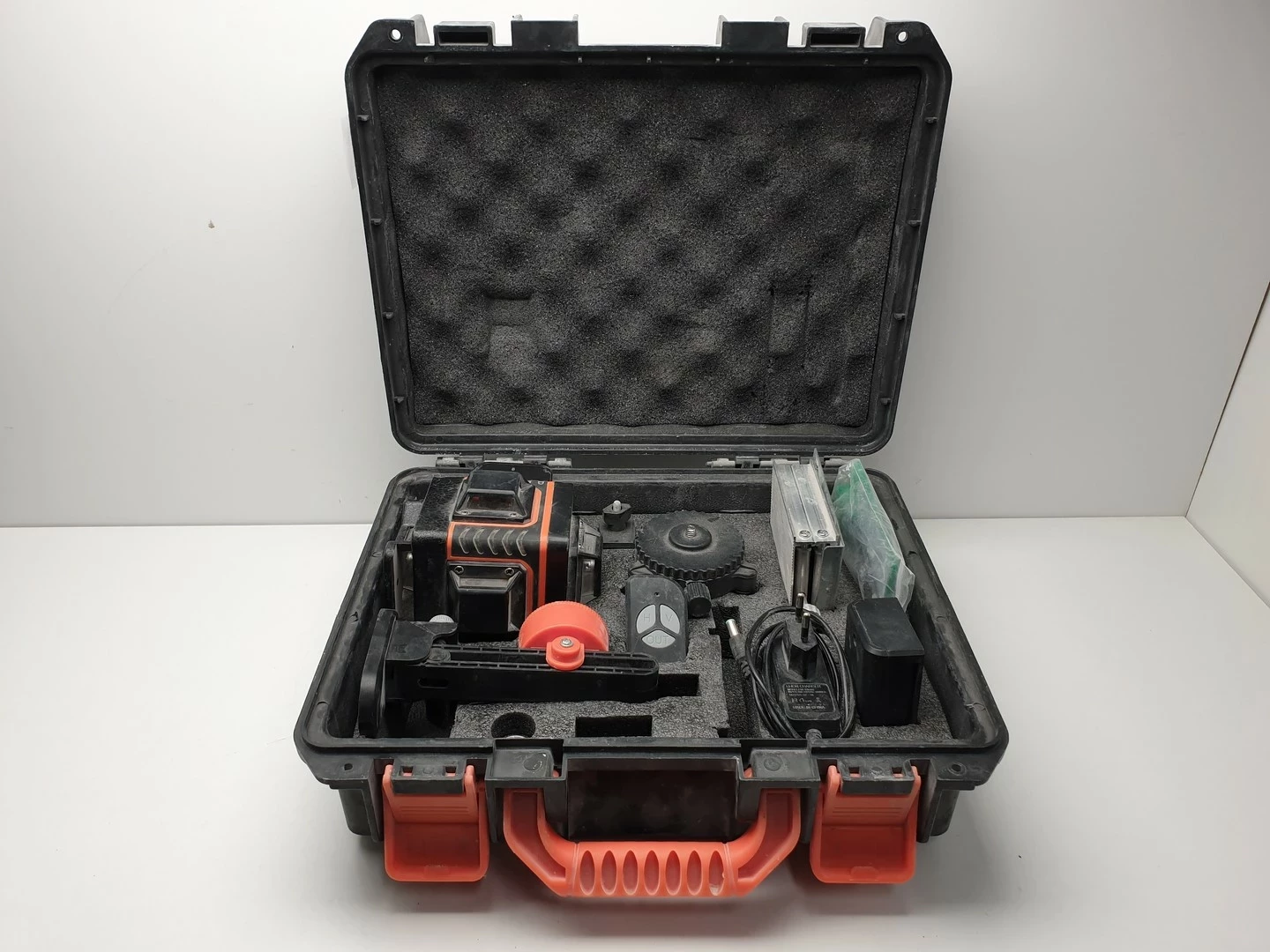 poziomica-laserowa-heckermann-4dl-zestaw-walizka-marka-248811-971157