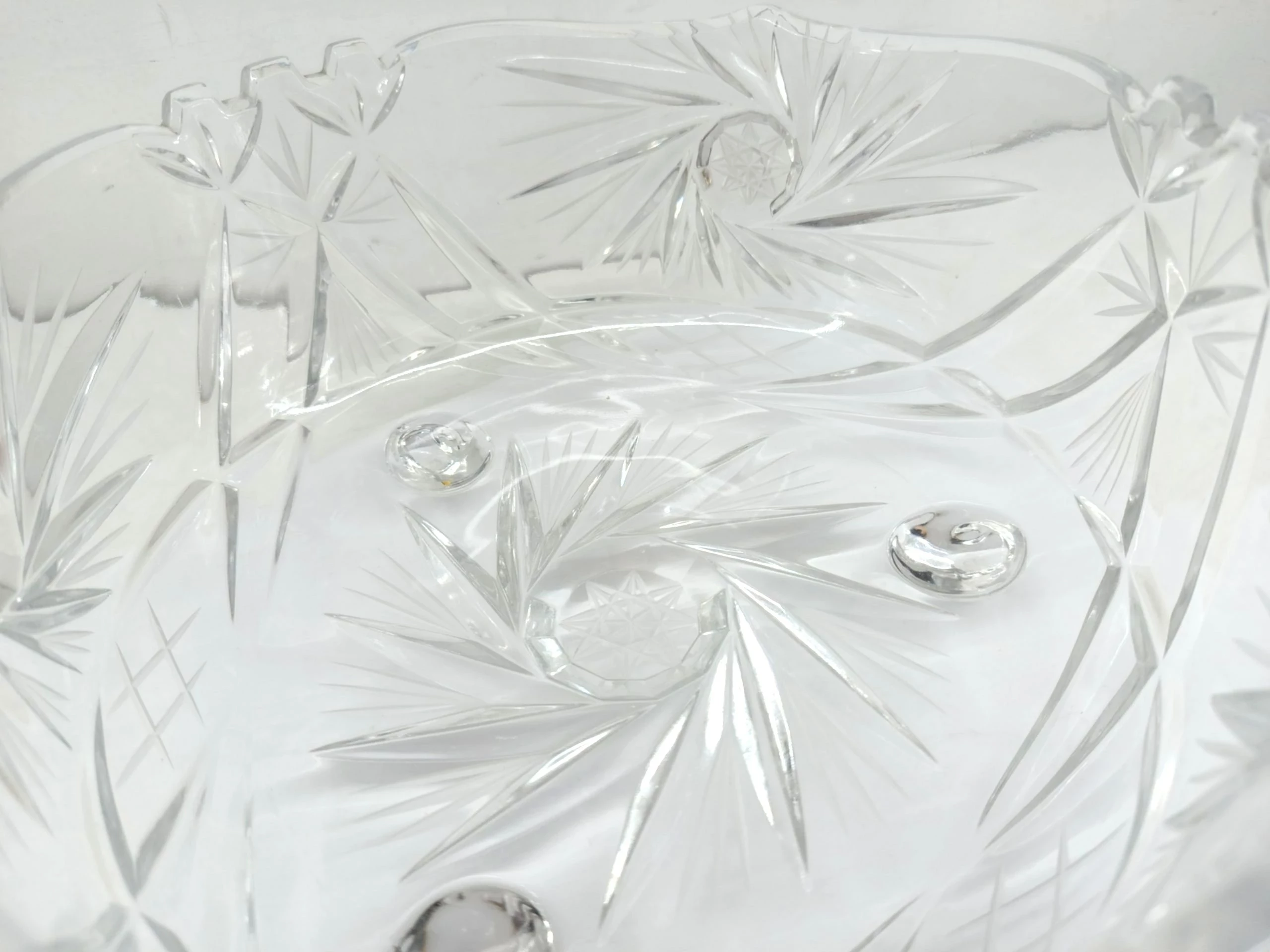 piekna-duza-misa-krysztalowa-na-nozkach-kolor-11484-1