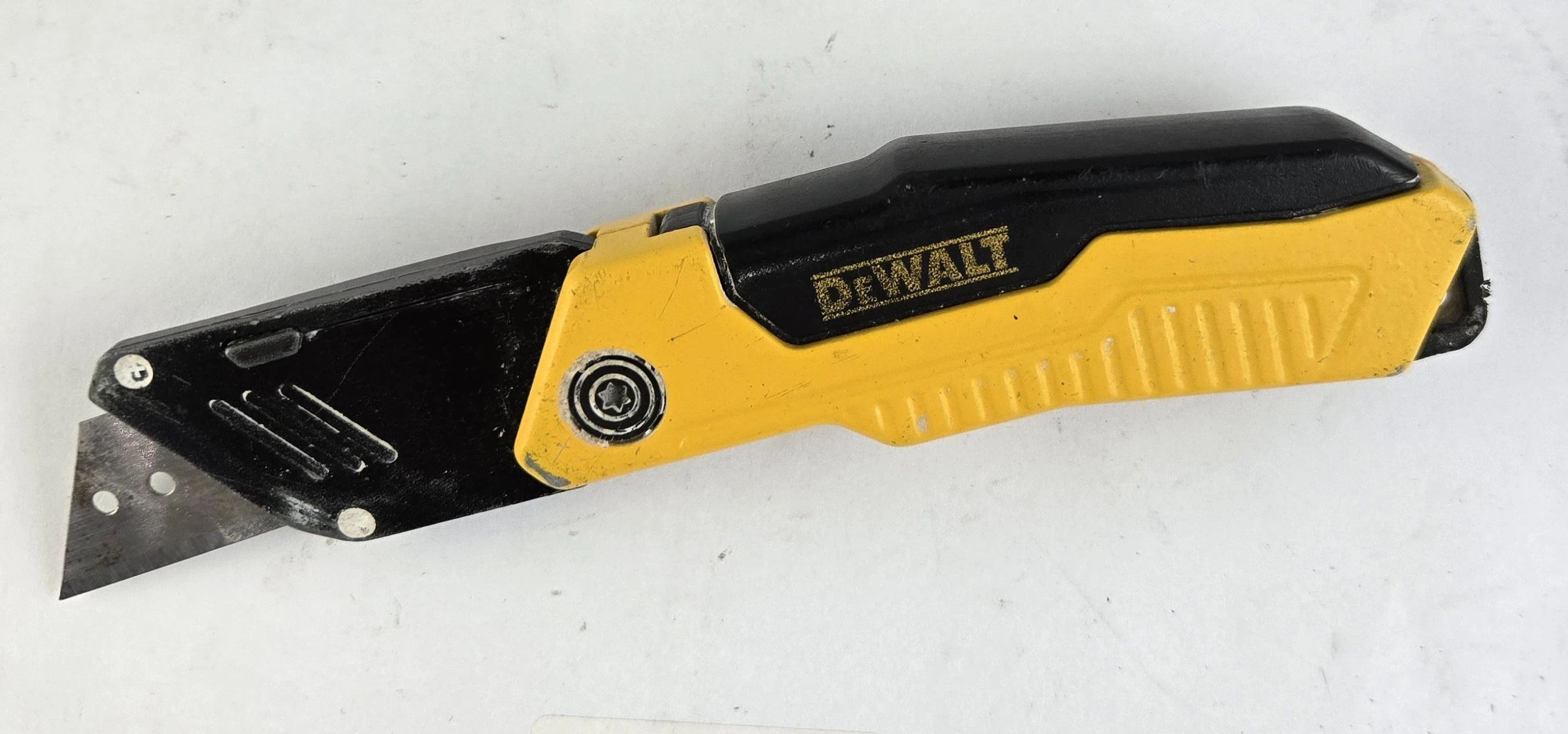 noz-skladany-trapezowy-dewalt-wyzwolenia-30-32-szczecin-rs