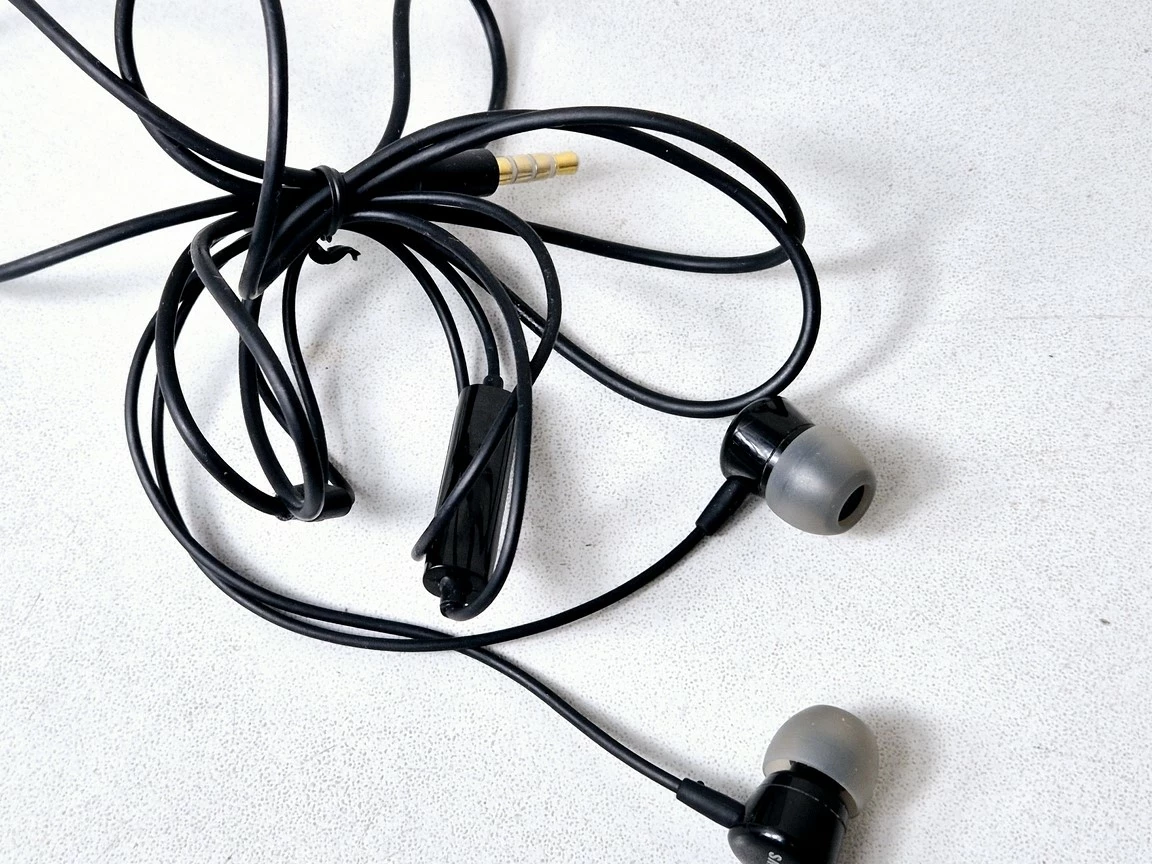 sluchawki-samsung-na-kablu-douszne-ean-gtin-8806090270123