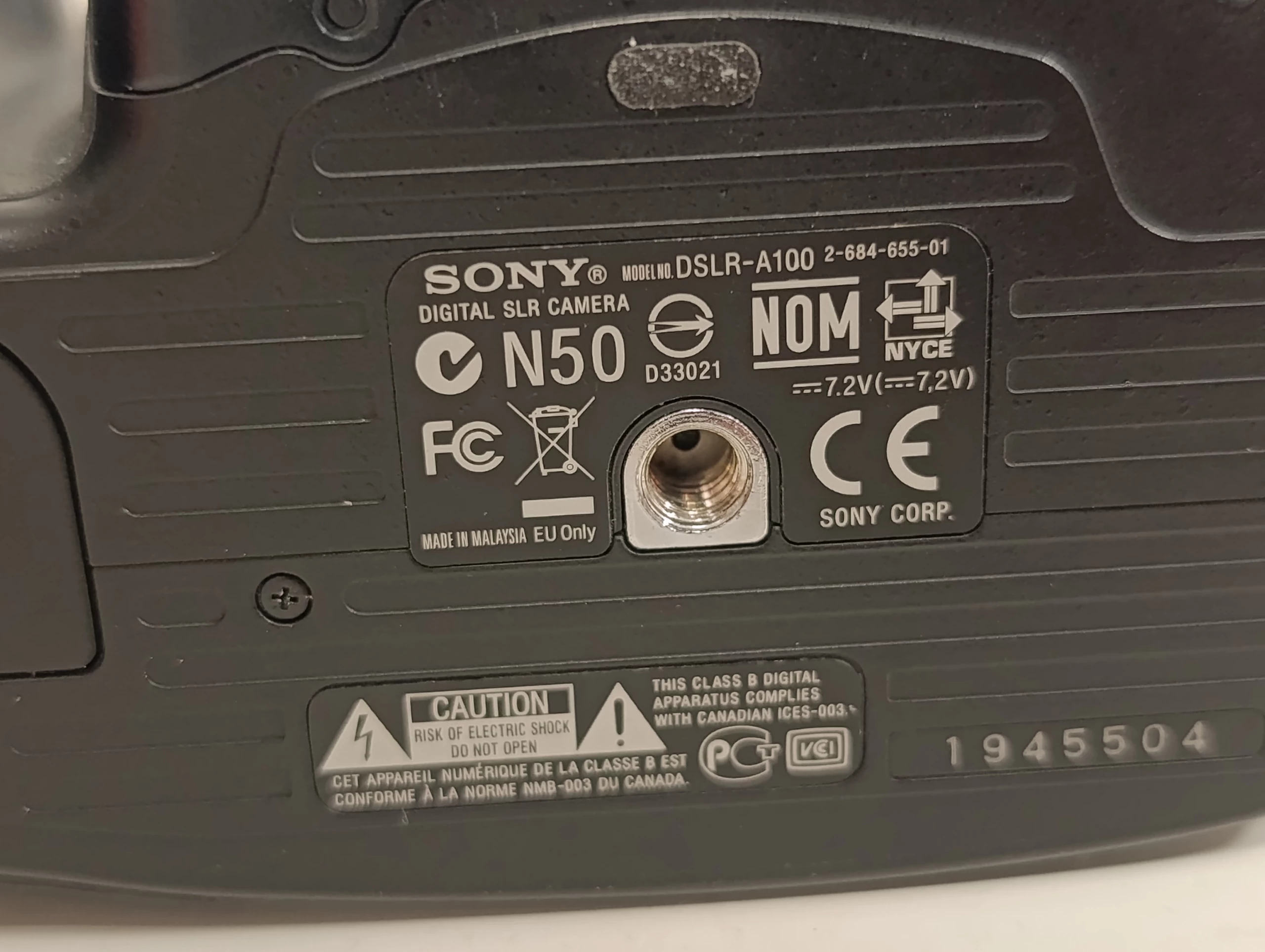 aparat-sony-alpha-a100-wraz-z-obiektywem-i-ladowarka-w-futerale-rozmiar-matrycy-206882-228774