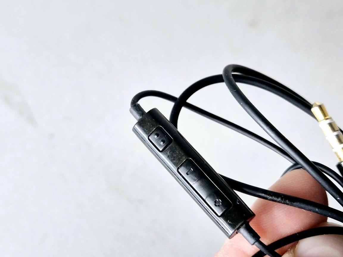 sluchawki-samsung-na-kablu-douszne-stan-11323-2