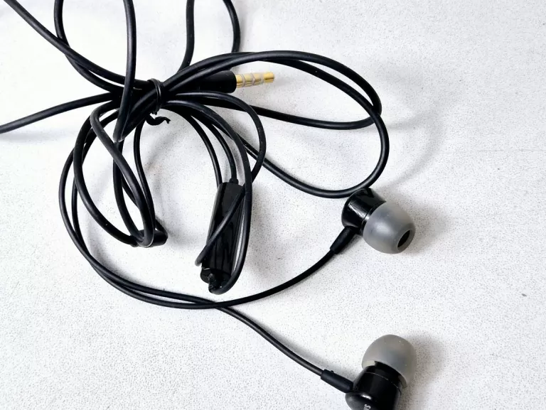 sluchawki-samsung-na-kablu-douszne-ean-gtin-8806090270123