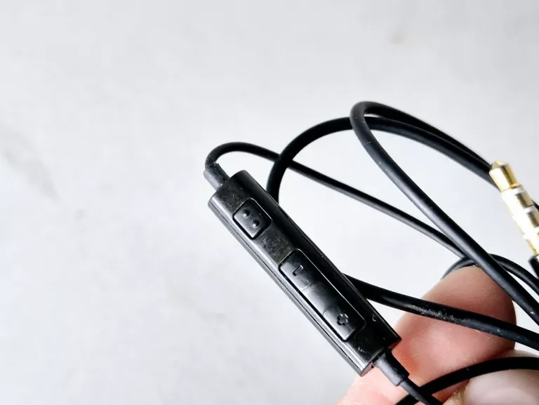 sluchawki-samsung-na-kablu-douszne-stan-11323-2