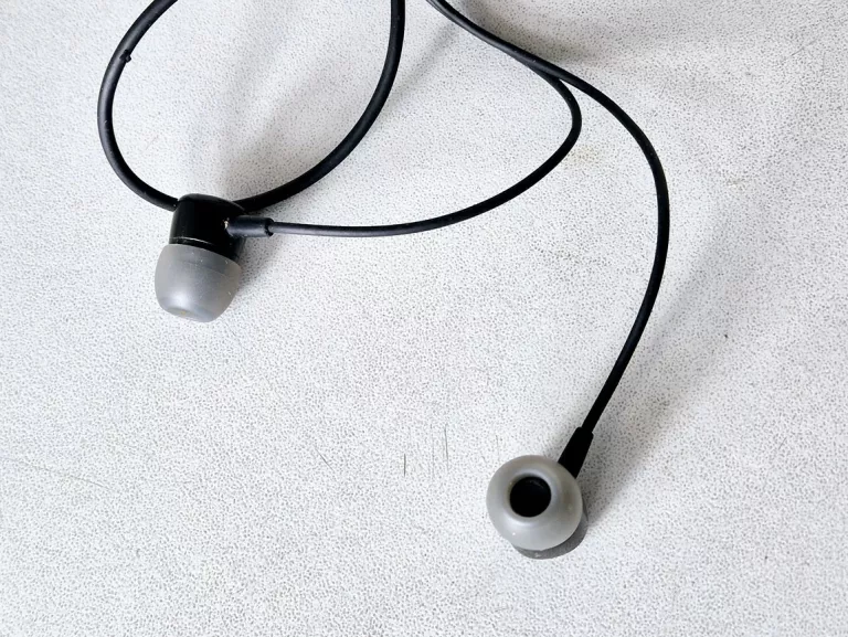 sluchawki-samsung-na-kablu-douszne-kolor-dominujacy-129357-3