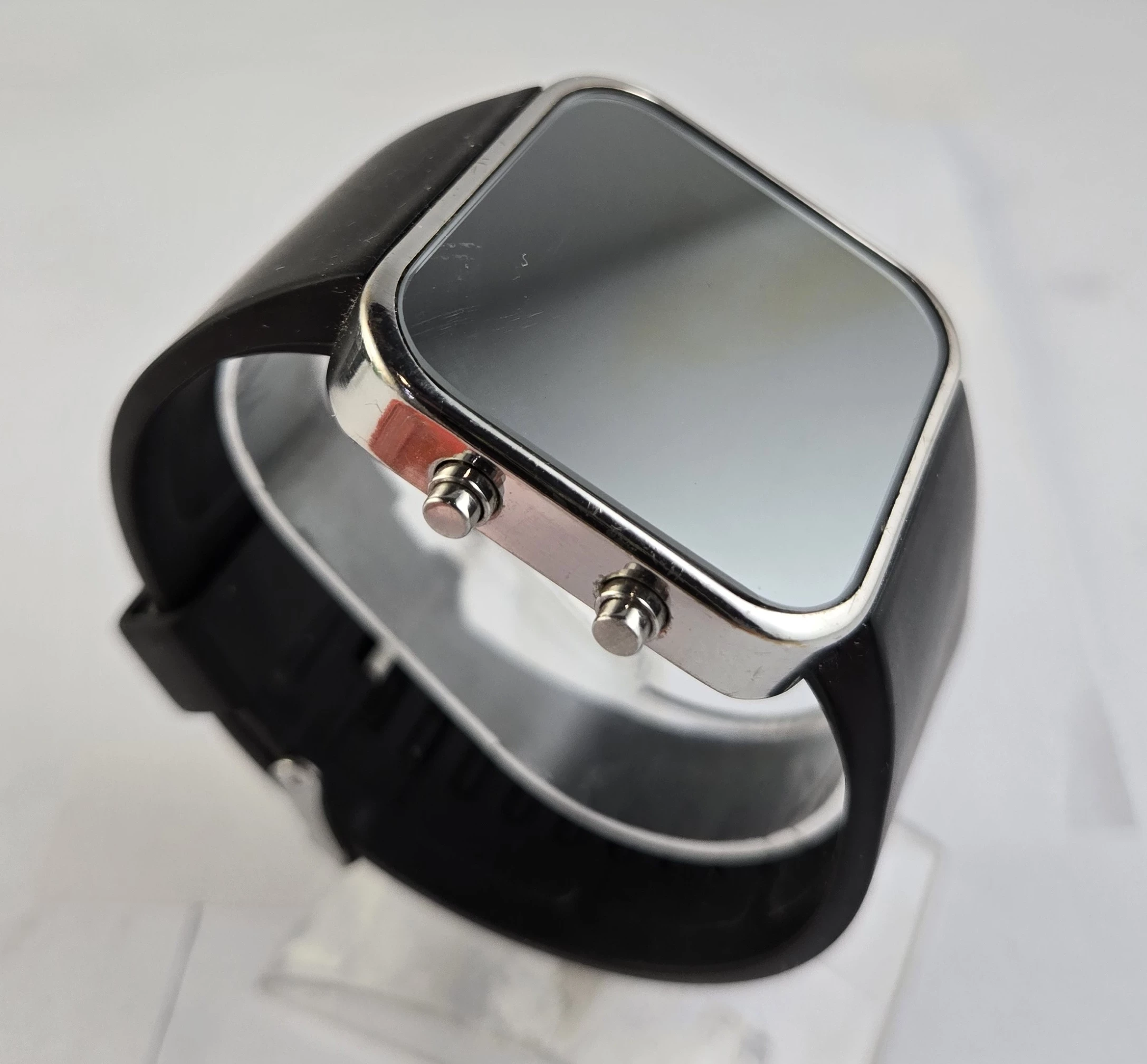 zegarek-avon-elektorniczny-stan-11323-2