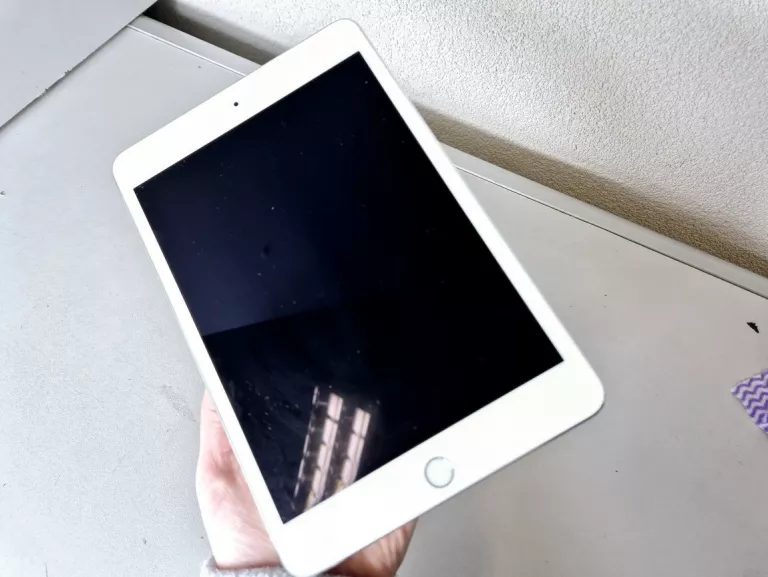 tablet-ipad-apple-mini-4-128-gb-79-cala-kod-producenta-mk9n2fda