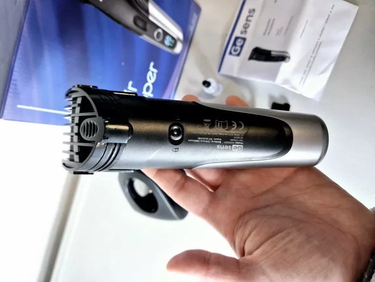 maszynka-do-strzyzenia-ge-sens-gs2037-komplet-czas-ladowania-440