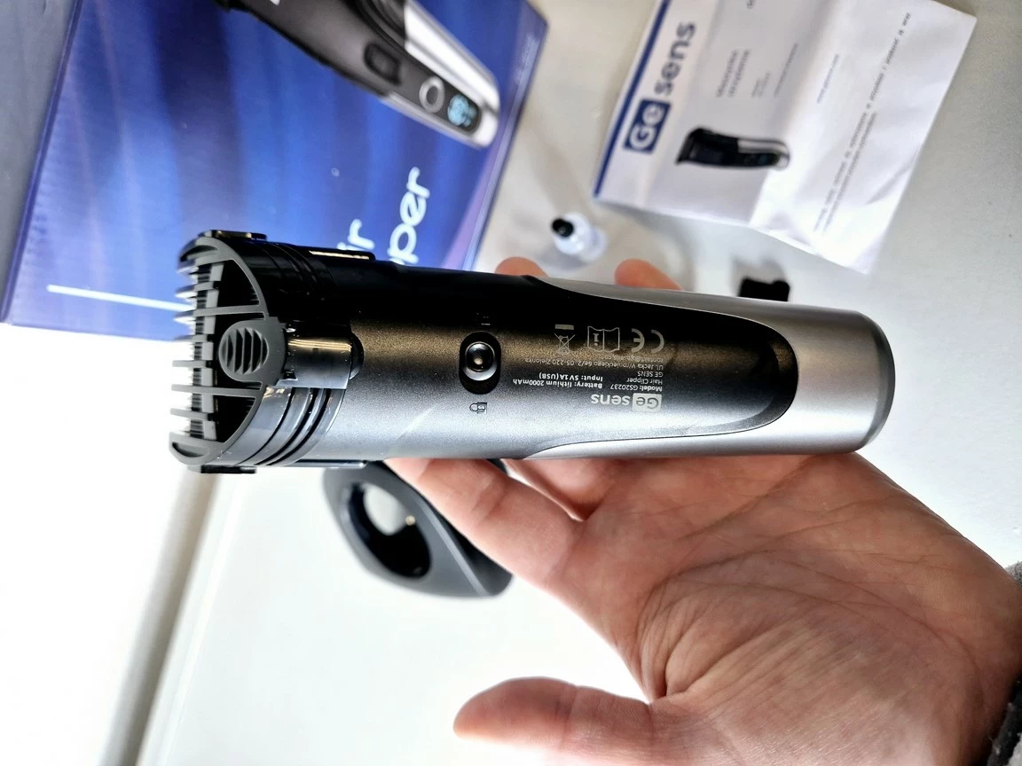 maszynka-do-strzyzenia-ge-sens-gs2037-komplet-czas-ladowania-440