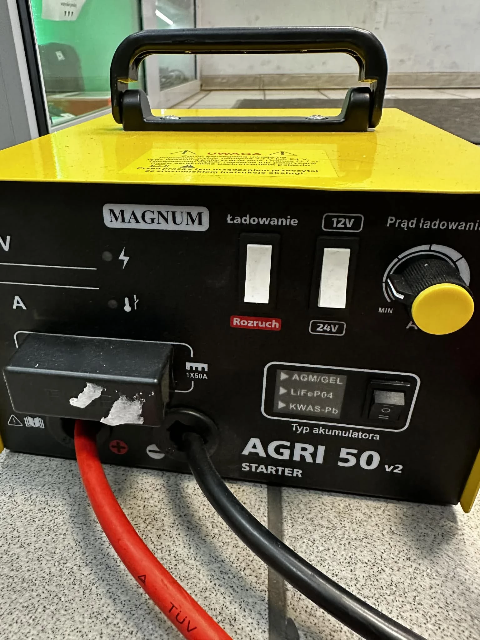 prostownik-inwertorowy-z-rozruchem-magnum-agri-50-starter-v2-natezenie-maksymalne-12000