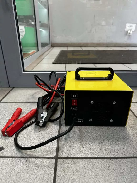 prostownik-inwertorowy-z-rozruchem-magnum-agri-50-starter-v2-product-id-88329812-7f77-46a7-ba81-1d672f04f0fc