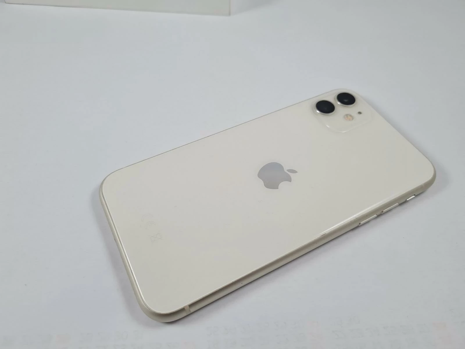 apple-iphone-11-64gb-bat-83-pudelko-ladny-typ-202685-212929