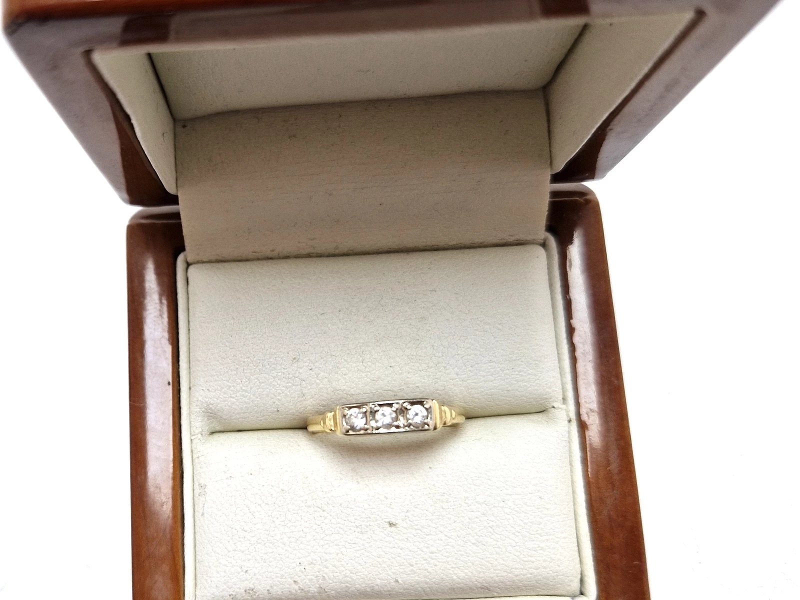 piekny-pierscionek-158g-r-12-p585-material-15835-2