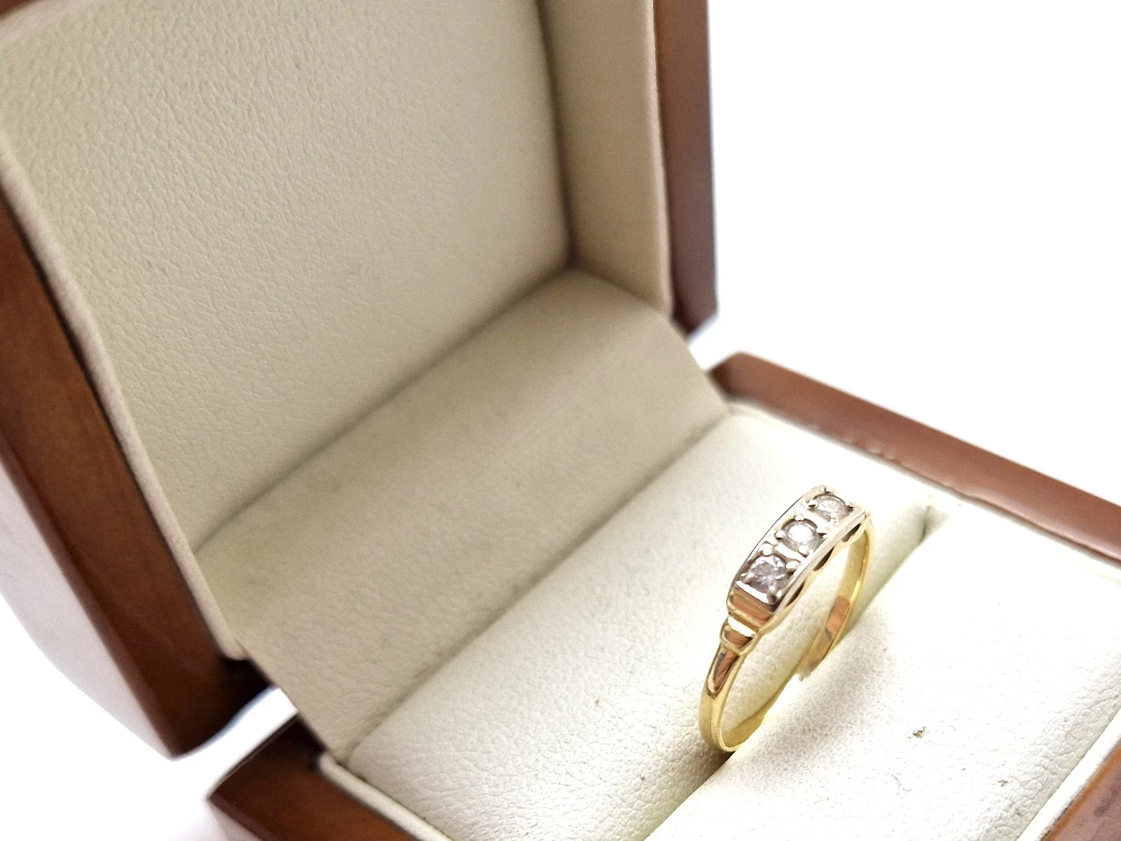 piekny-pierscionek-158g-r-12-p585-stan-11323-2