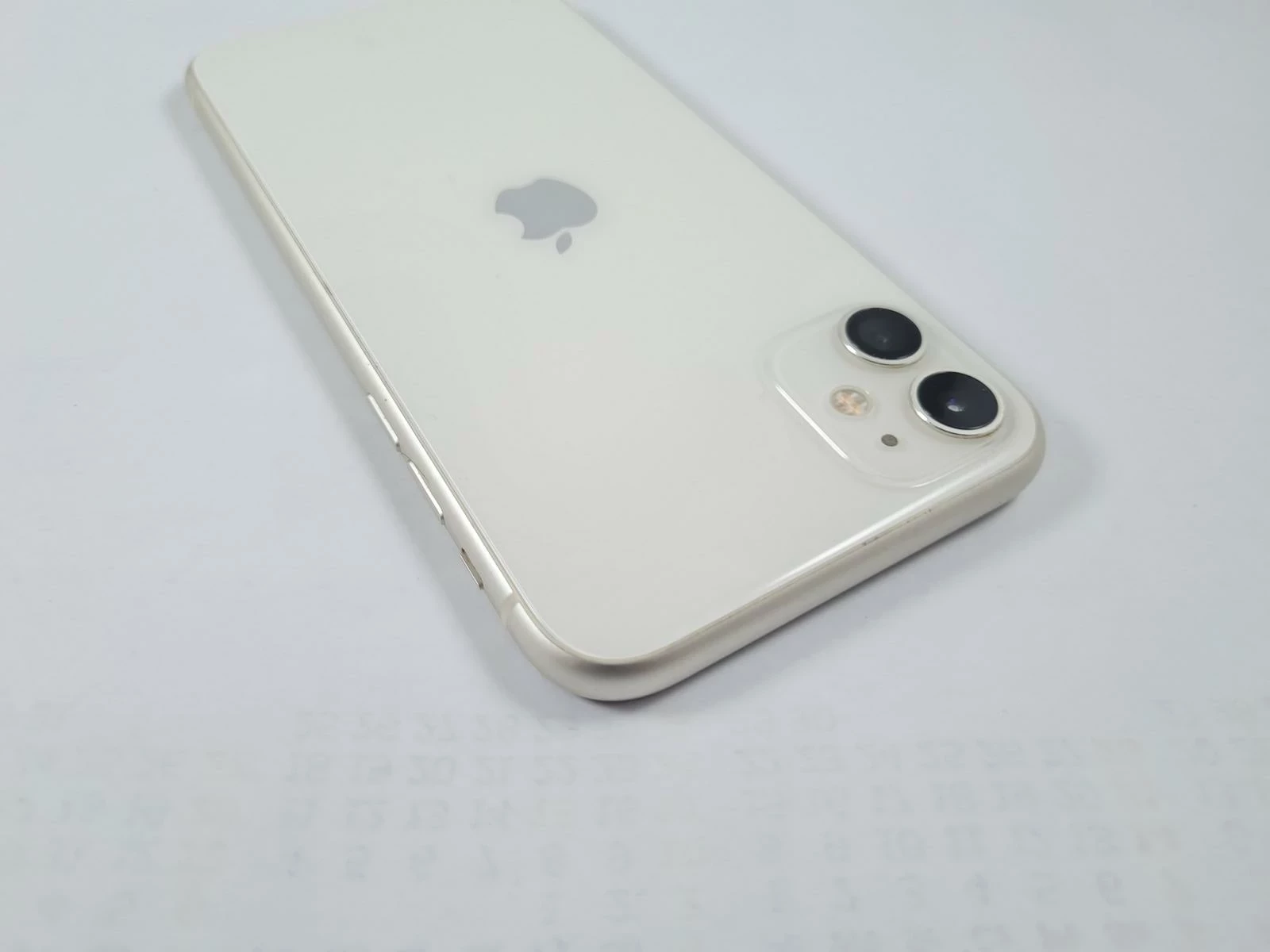 apple-iphone-11-64gb-bat-83-pudelko-ladny-przekatna-ekranu-610
