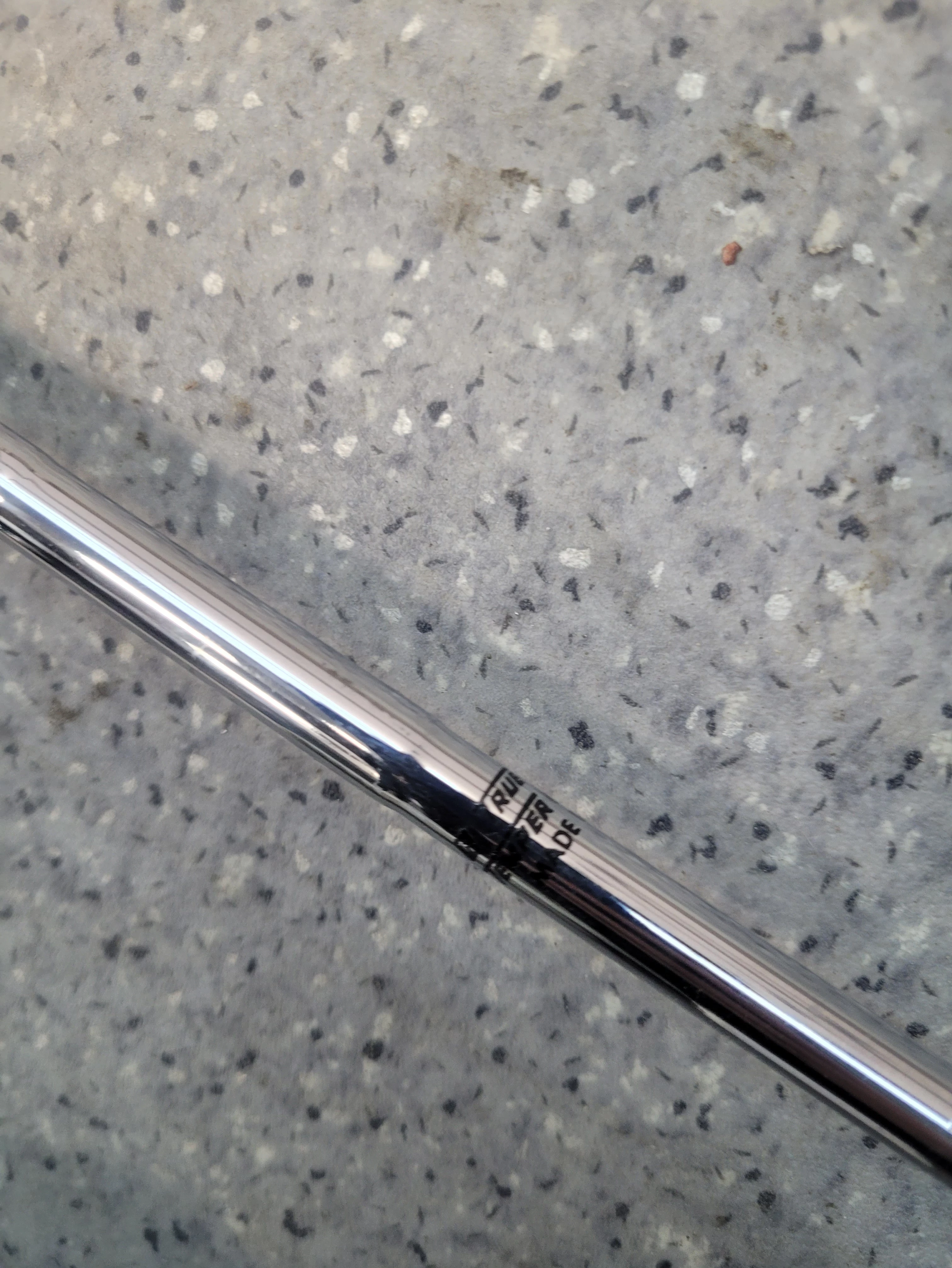 kij-golfowy-howson-9-derby-2-czerwono-czarny-ean-gtin-696346505714