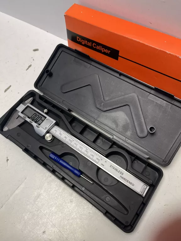 suwmiarka-elektryczna-z-wyswietlaczem-stan-11323-2