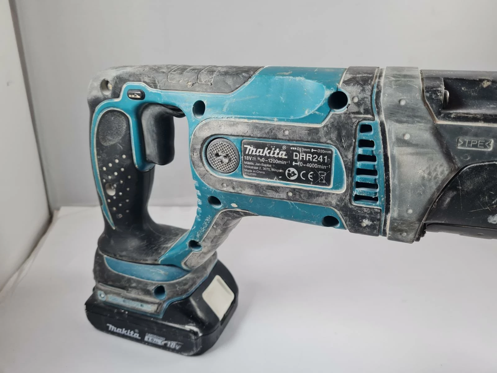 mlotowiertarka-makita-dhr241-aku-energia-udaru-200