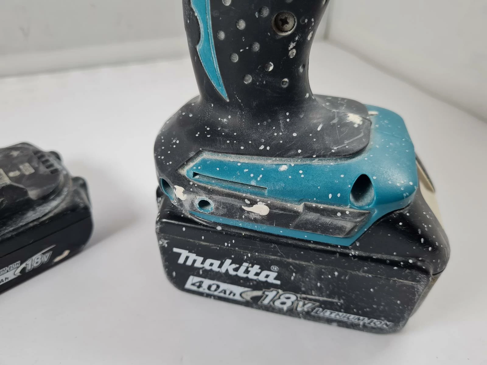 wkretarka-makita-dhp453-2aku-lad-walizka-pojemnosc-akumulatora-300