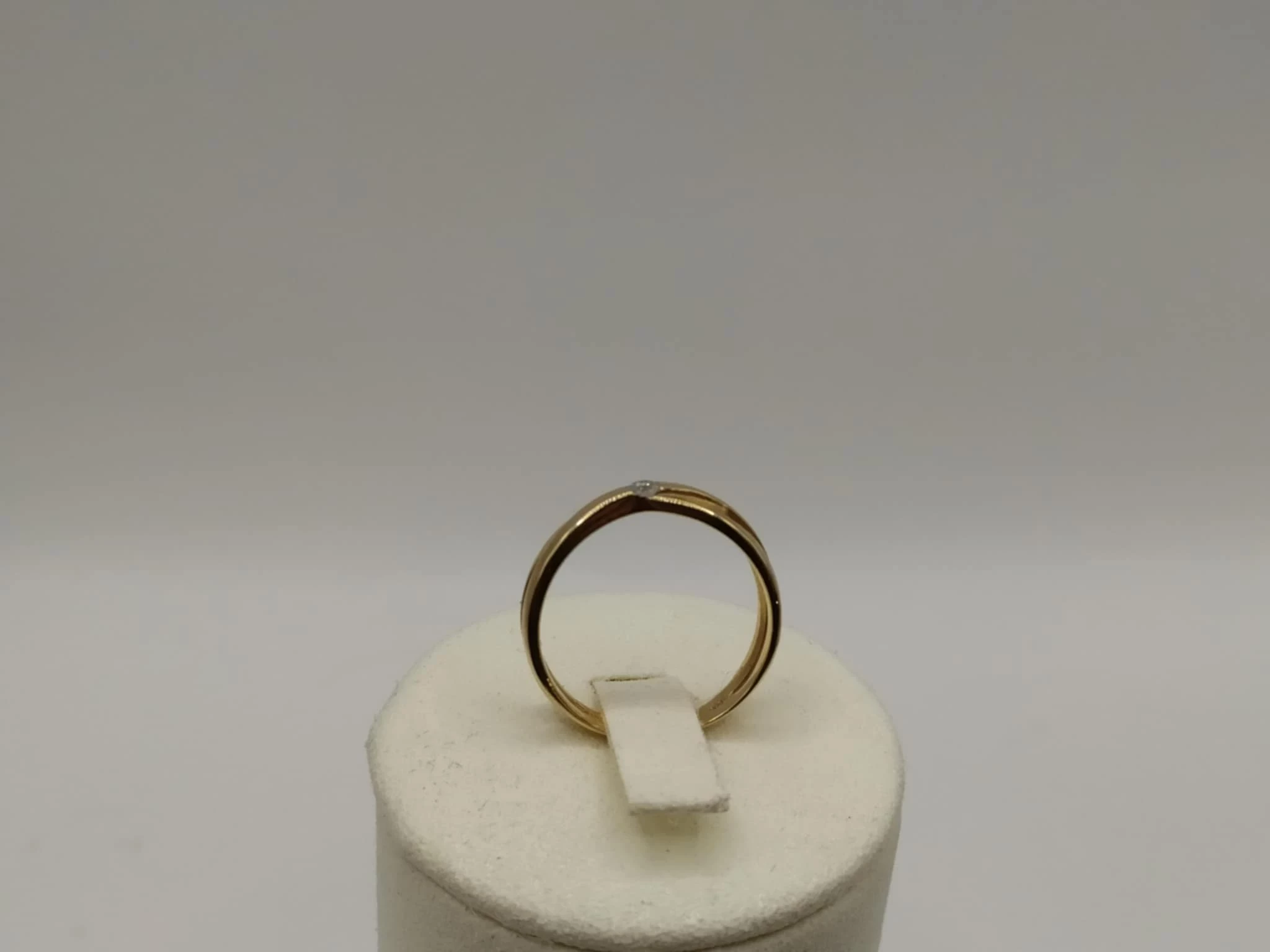 zloty-pierscionek-z-brylantem-274-g-585-material-15835-2