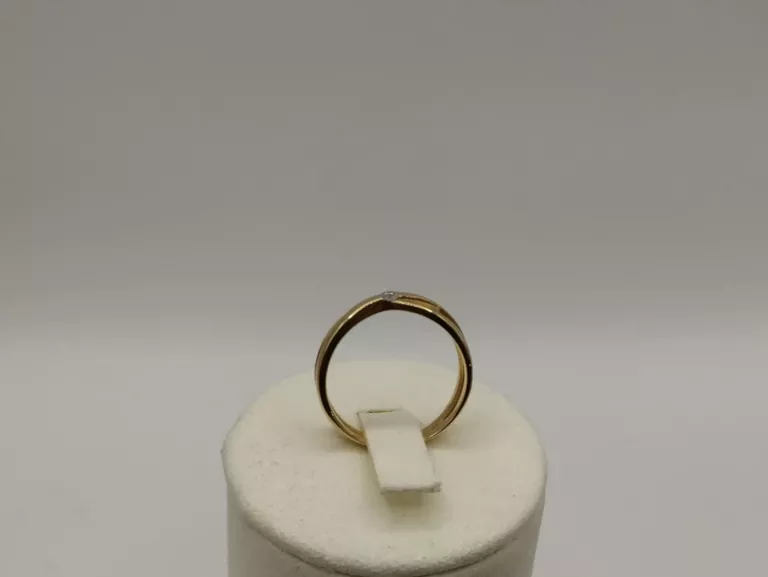 zloty-pierscionek-z-brylantem-274-g-585-material-15835-2