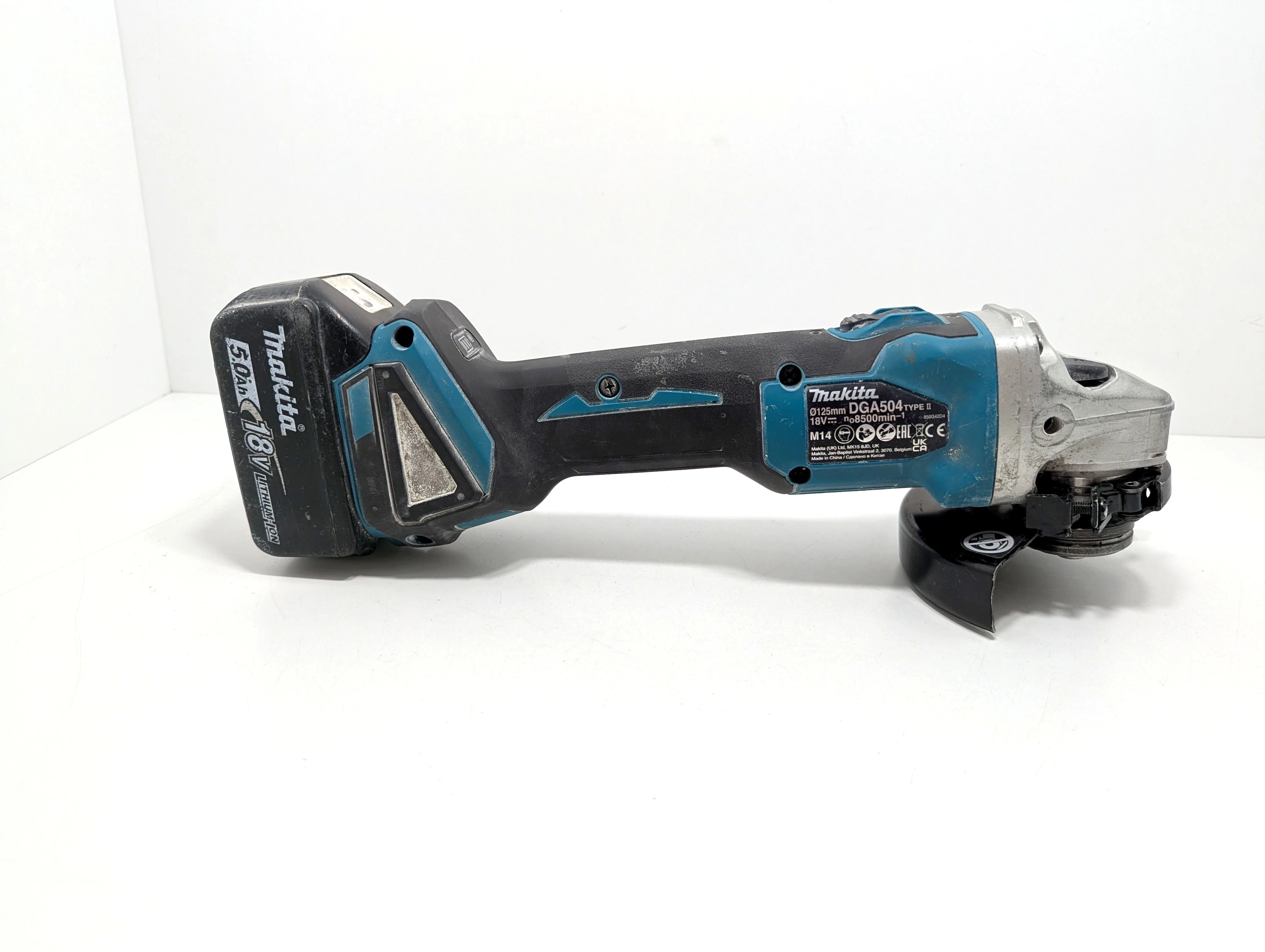 akumulatorowa-szlifierka-katowa-makita-dga504-akumulator-5ah-ean-gtin-0088381683920