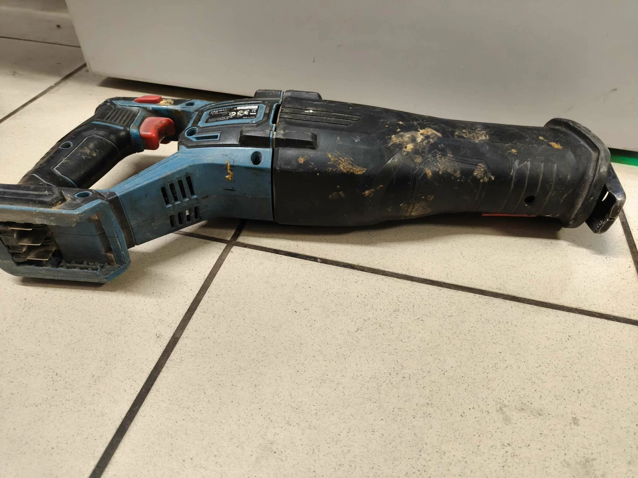 pila-szablasta-erbauer-ers18-li-akumulator-4ah-cechy-dodatkowe-228777-2