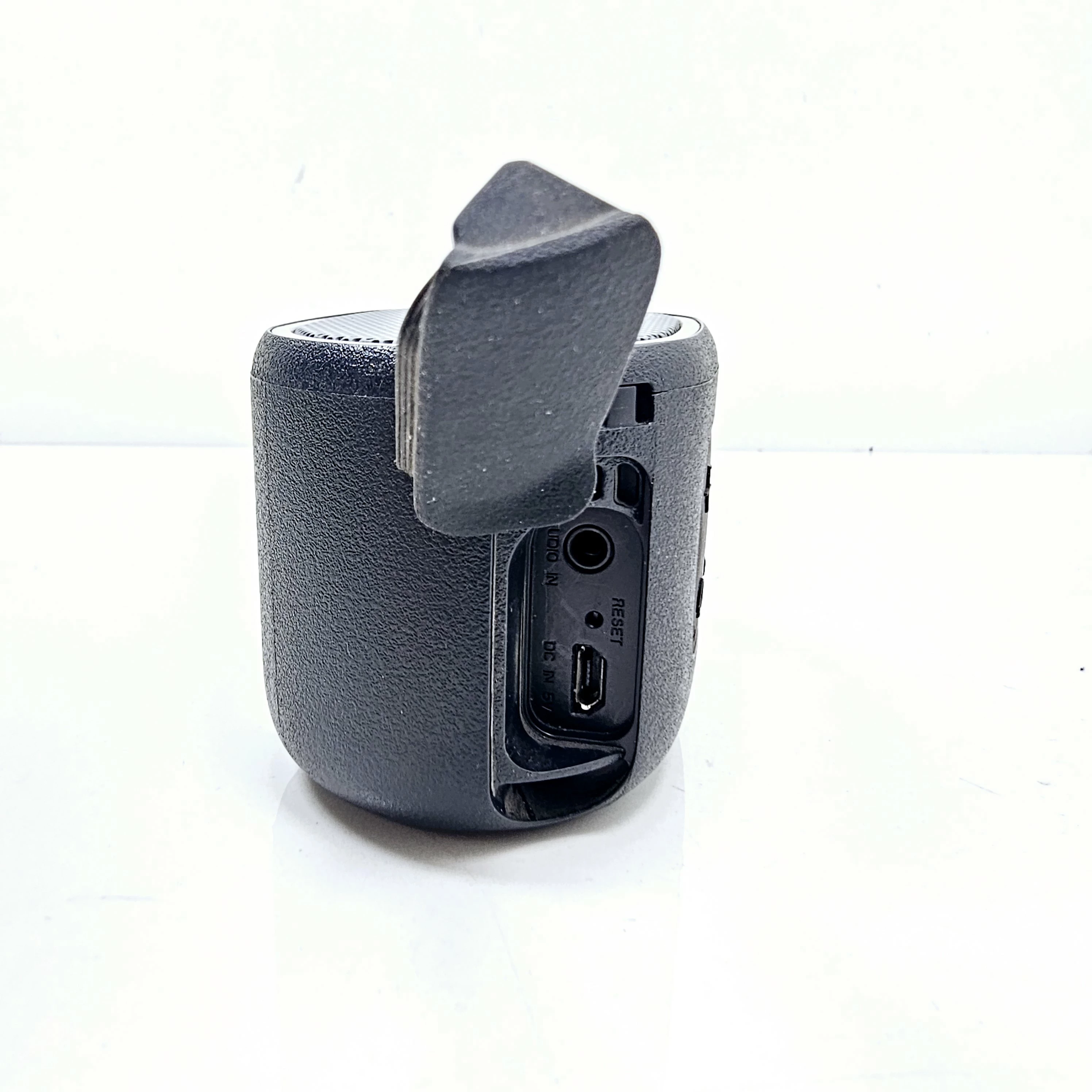 glosnik-sony-srs-xb01-czarny-stan-11323-2