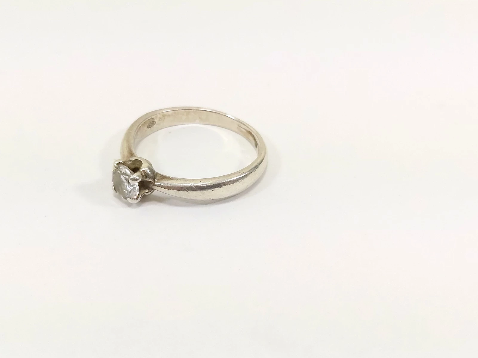 cudowny-srebrny-pierscionek-proby-925-rozmiar-16-kamienie-221-128