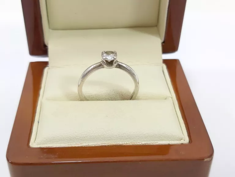 cudowny-srebrny-pierscionek-proby-925-rozmiar-16-material-dominujacy-223721-2048