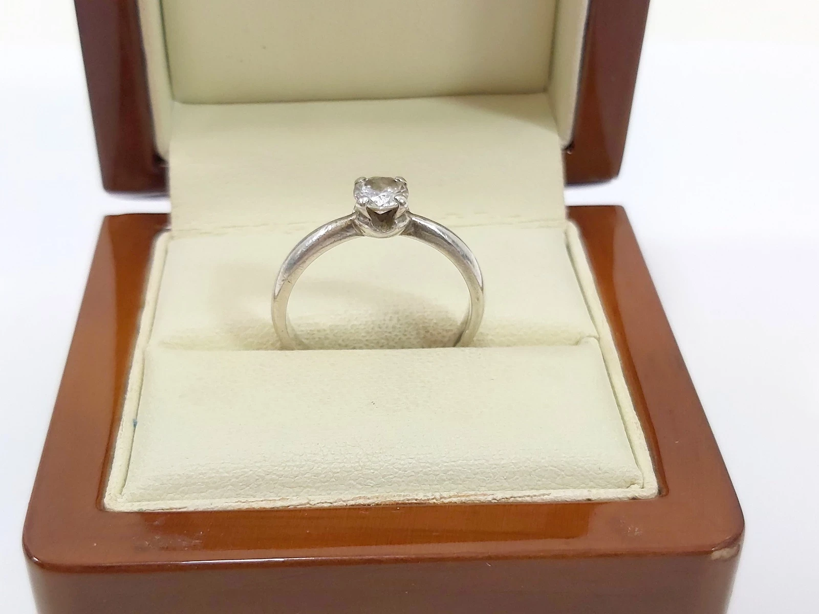 cudowny-srebrny-pierscionek-proby-925-rozmiar-16-material-dominujacy-223721-2048