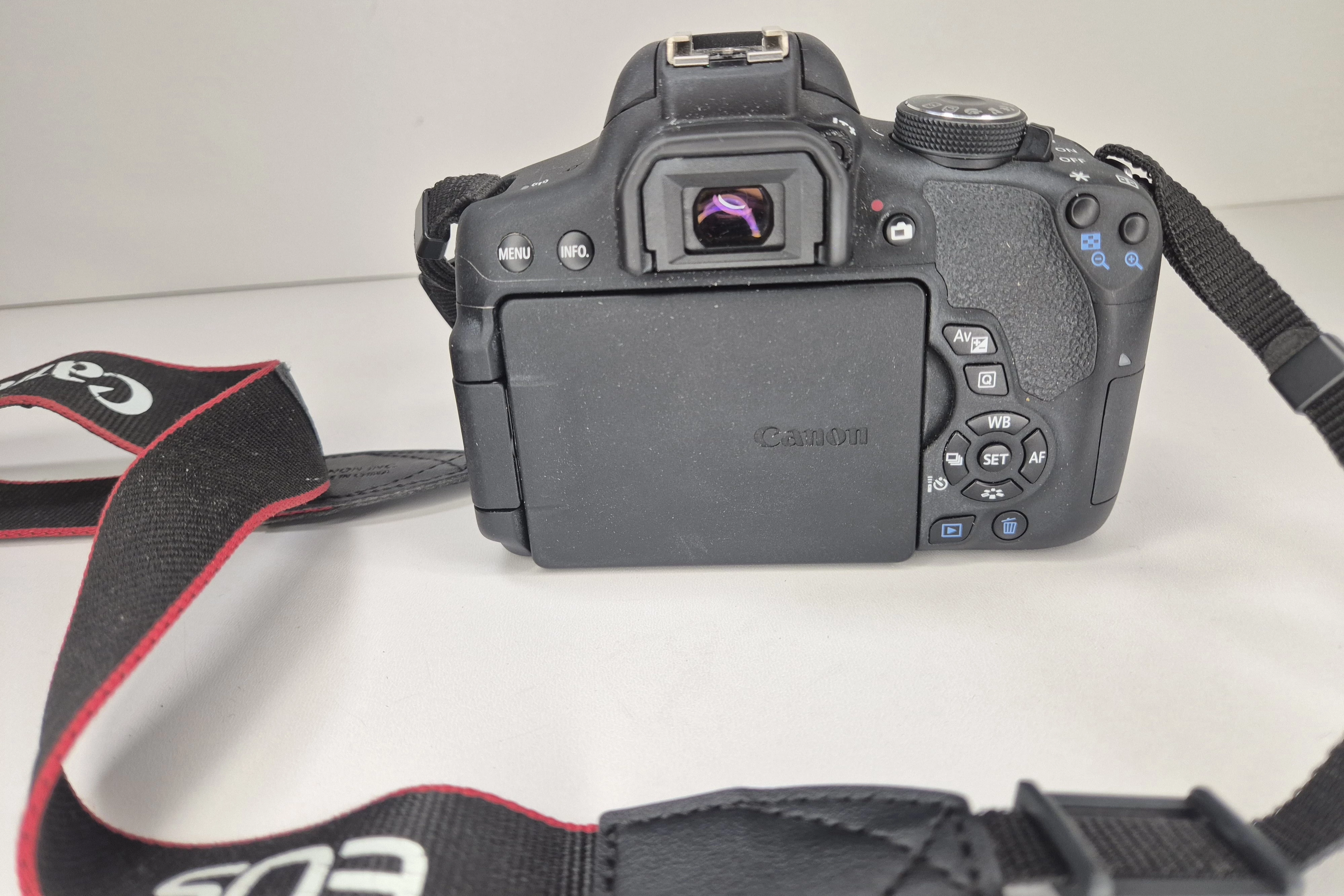 aparat-canon-eos-750d-zestaw-przekatna-ekranu-300