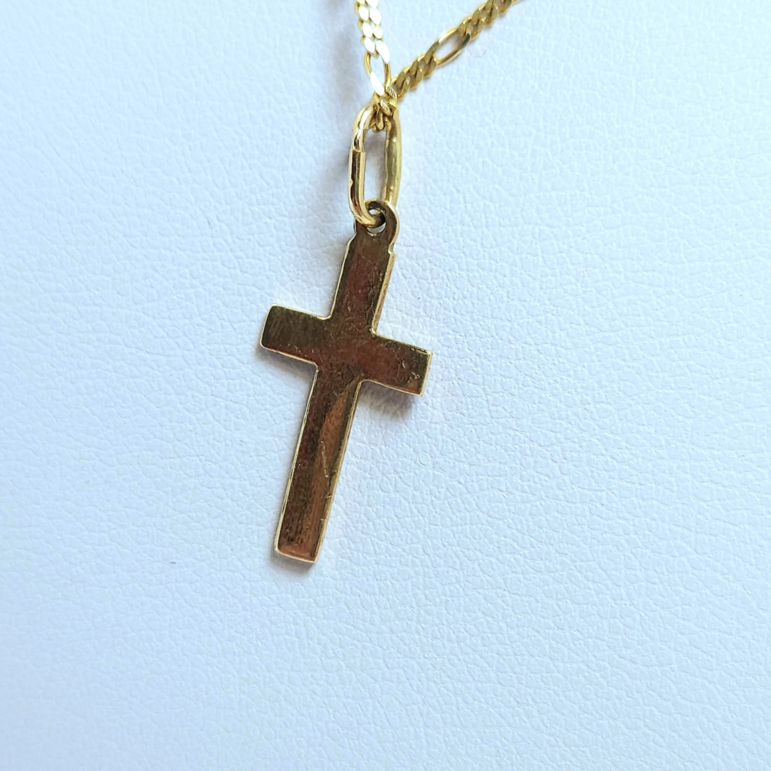 delikatny-zloty-lancuszek-z-krzyzykiem-p585-40-cm-252-g-splot-2208-1